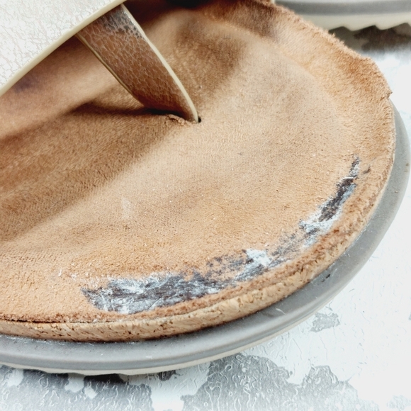 Sofft Metallic Gold Women's Sandals - Picture 11 of 11